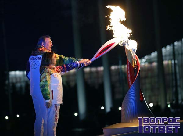 Поджигает факел на Олимпийских Играх