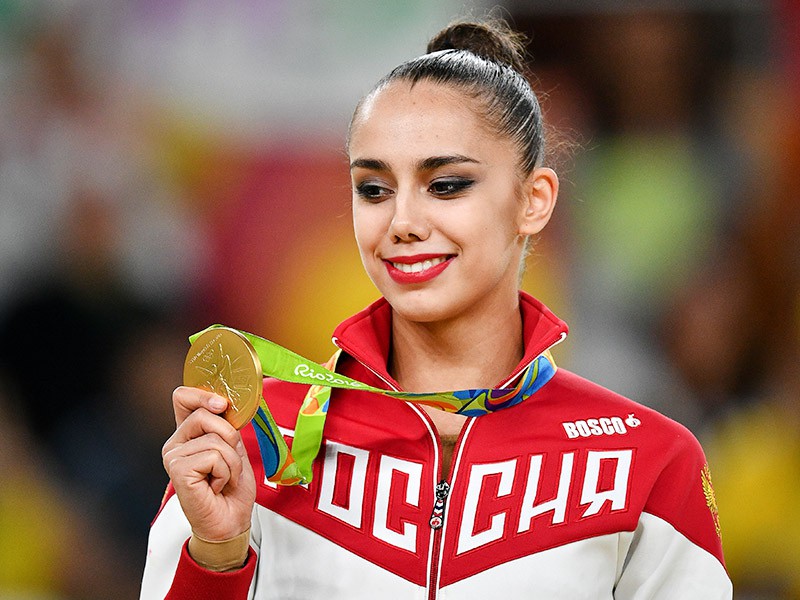 Маргарита Мамун (Россия), завоевавшая золотую медаль в индивидуальном многоборье по художественной гимнастике