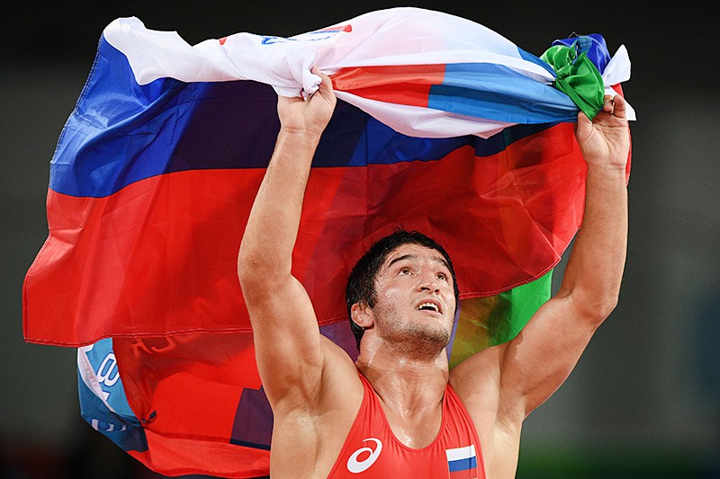 Абдулрашид Садулаев (Россия), завоевавший золотую медаль по вольной борьбе среди мужчин