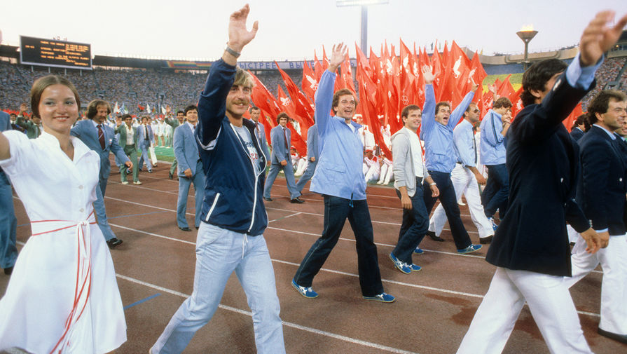 Открытие олимпийских игр москва. Стадион Лужники 1980 закрытие. Олимпийские игры 80 года в Москве. Олимпийские игры в СССР 1980.