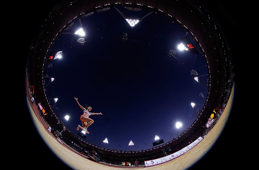 Белорусская прыгунья в длину АнастасияМирончик-Иванова на Олимпийском стадионе в Лондоне