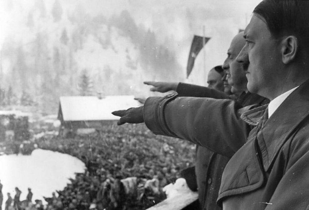 Адольф Гитлер и президент Международного олимпийского комитета Анри де Байе-Латур на церемонии открытия IV зимних Олимпийских игр в 1936 году
