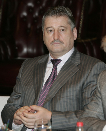Алу алханов. Алханов министр юстиции РФ.
