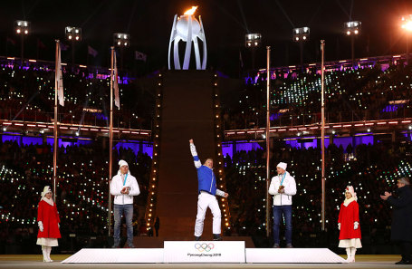 Российские спортсмены во время церемонии закрытия Олимпиады-2018.