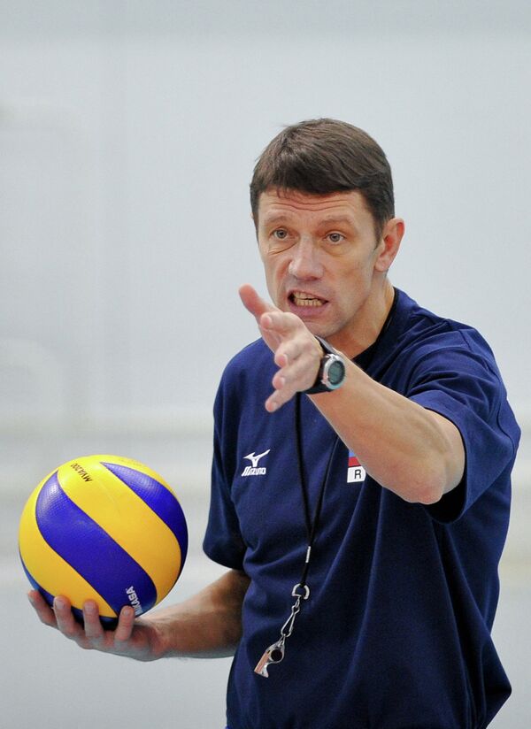 Тренер команды по волейболу
