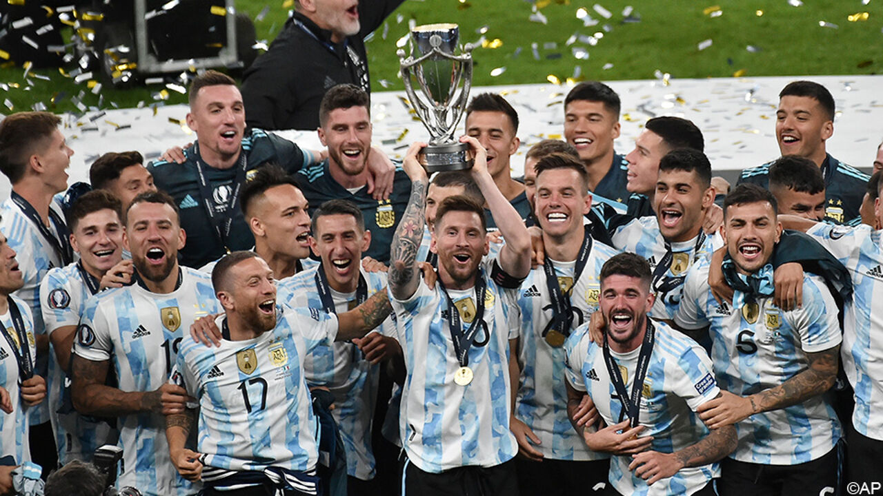 Сколько раз становилась чемпионом сборная команда аргентины. Финалиссима 2022. Аргентина Италия финалиссима. Аргентина Месси финалиссима. Финалисимма 2022 Аргентина.