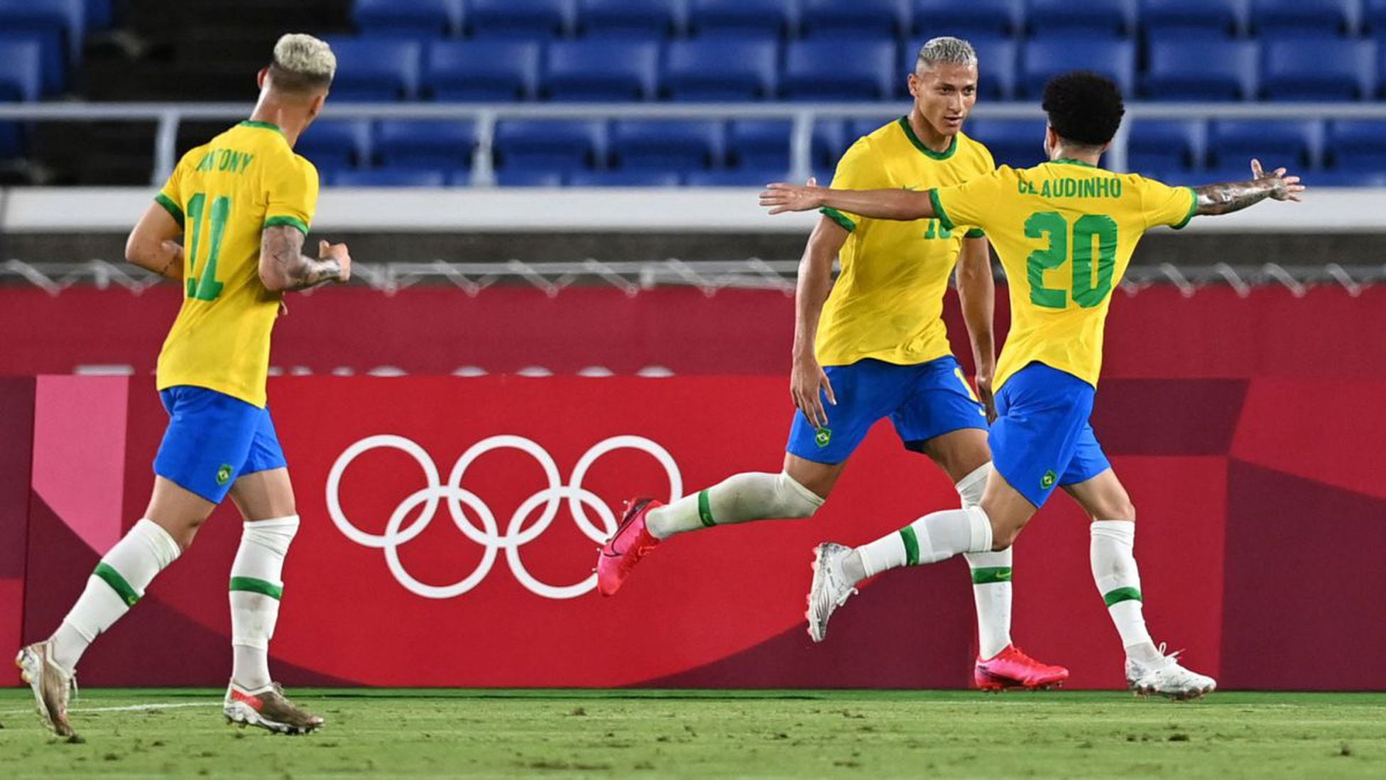 Игру бразилия россия. Бразилия Германия футбол. Футбол Олимпийские игры.