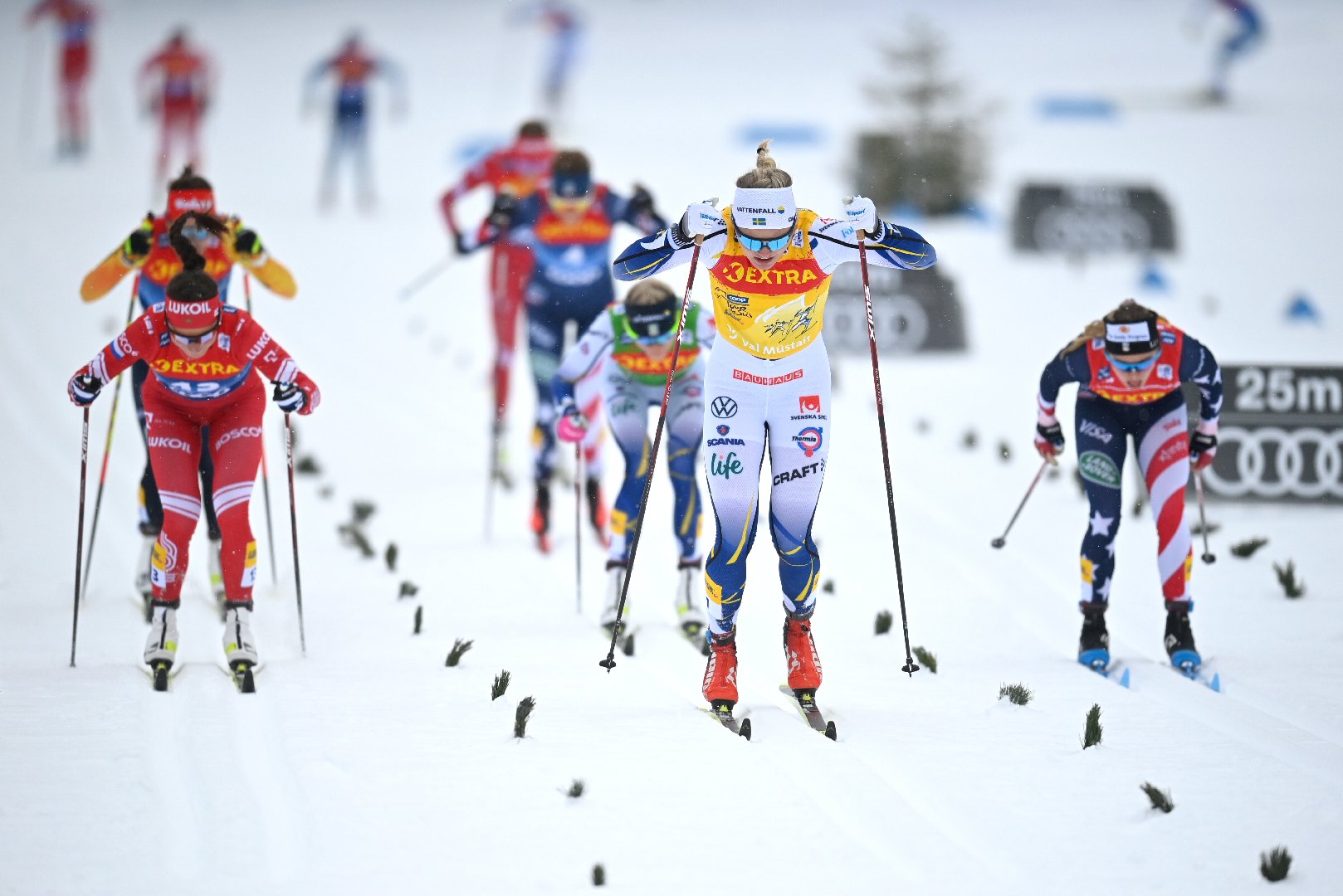 Лыжные гонки мужские сегодня. Лыжные гонки. Лыжники России. Шведская сборная по лыжным гонкам. Лыжники спринтеры.