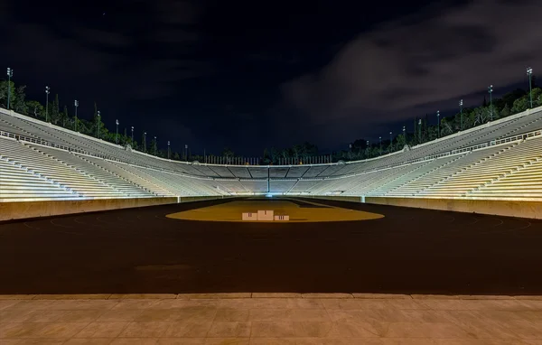 Ночная точка зрения panathinaiko стадиона (Каллимармаро), Афины, Греция — стоковое фото
