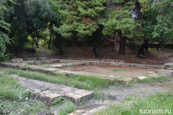 Руины афинского гимнасия